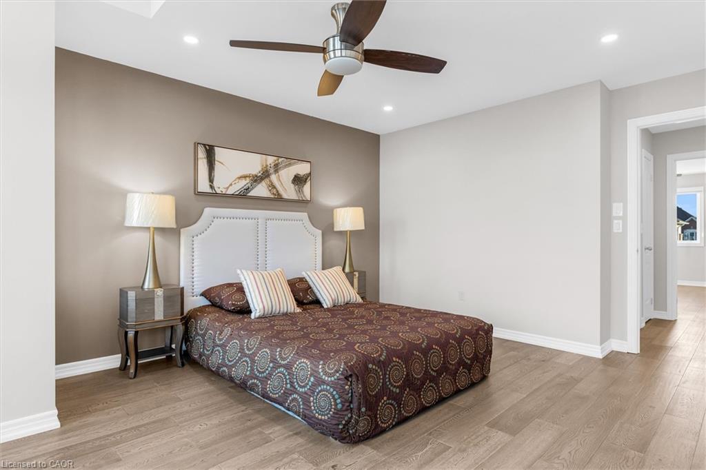 4838 Columbus Drive, Burlington, ON - Indoor Photo Showing Bedroom
