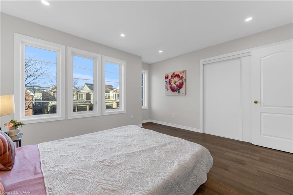 4838 Columbus Drive, Burlington, ON - Indoor Photo Showing Bedroom