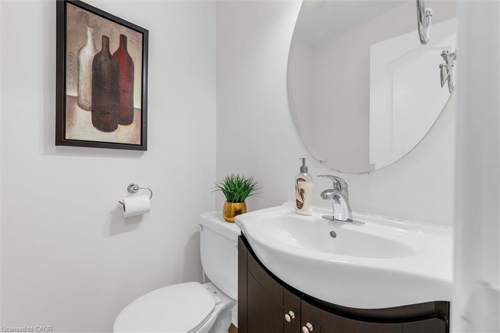 4838 Columbus Drive, Burlington, ON - Indoor Photo Showing Bathroom