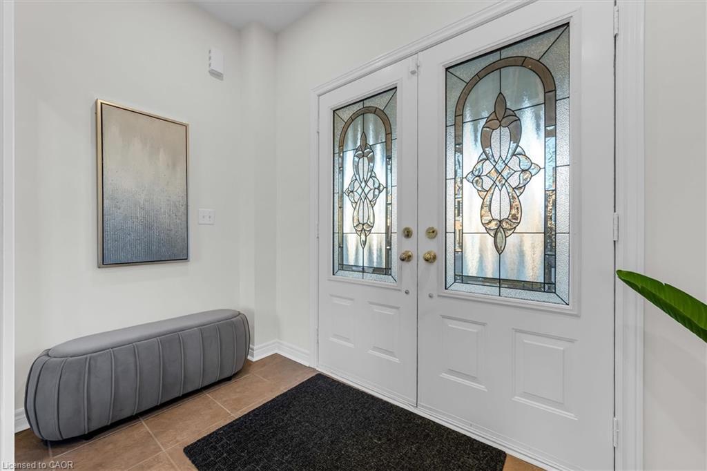 4838 Columbus Drive, Burlington, ON - Indoor Photo Showing Other Room