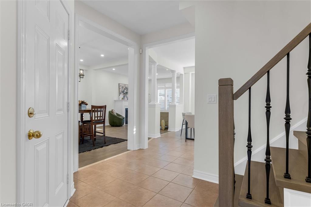 4838 Columbus Drive, Burlington, ON - Indoor Photo Showing Other Room