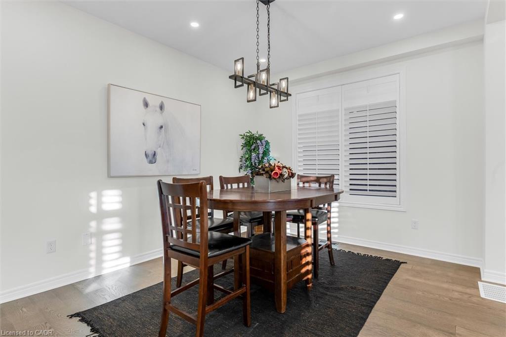 4838 Columbus Drive, Burlington, ON - Indoor Photo Showing Dining Room