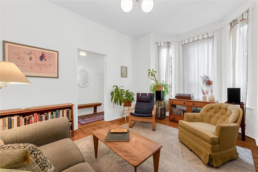 158 Wilson Street, Hamilton, ON - Indoor Photo Showing Living Room