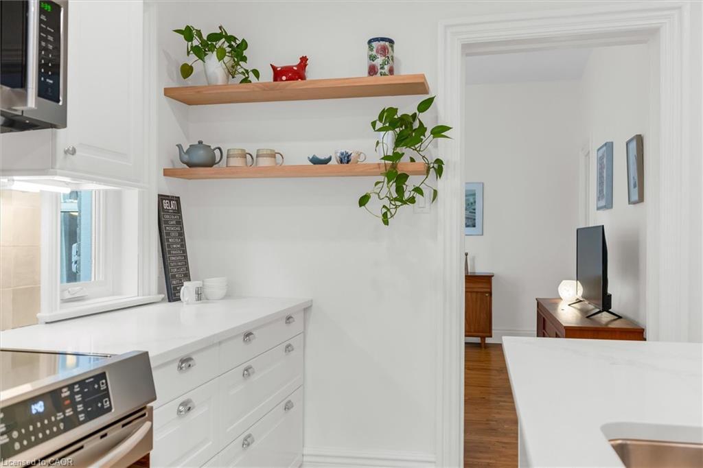 158 Wilson Street, Hamilton, ON - Indoor Photo Showing Kitchen