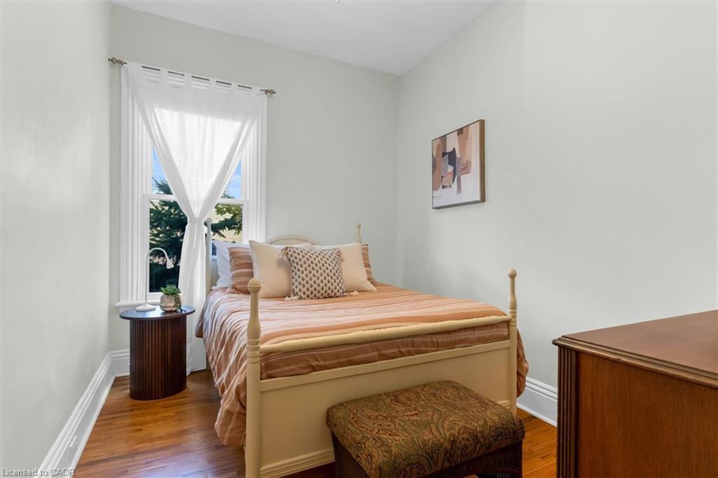 158 Wilson Street, Hamilton, ON - Indoor Photo Showing Bedroom