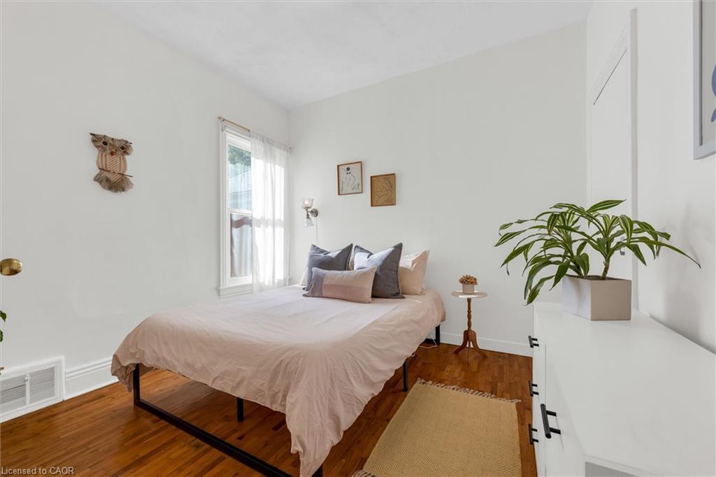 158 Wilson Street, Hamilton, ON - Indoor Photo Showing Bedroom