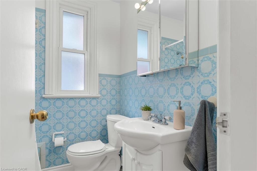 158 Wilson Street, Hamilton, ON - Indoor Photo Showing Bathroom