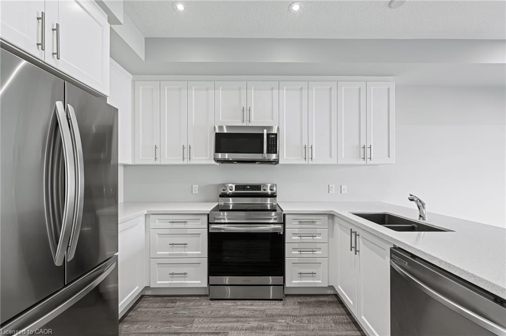 53 Aquarius Crescent, Hamilton, ON - Indoor Photo Showing Kitchen With Double Sink