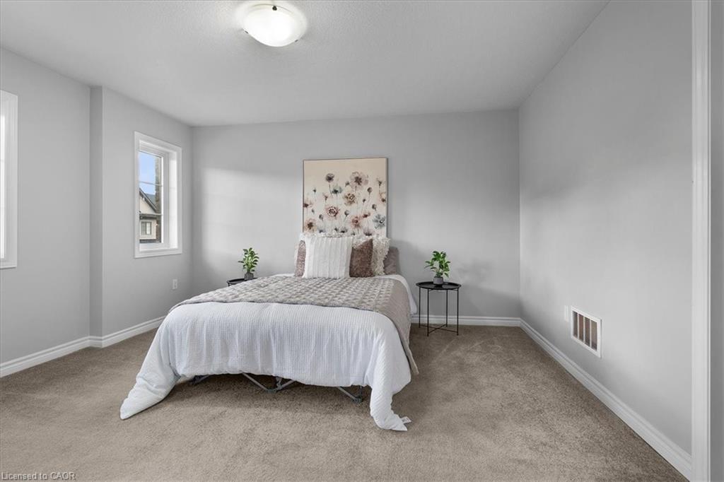 28-324 Equestrian Way, Cambridge, ON - Indoor Photo Showing Bedroom