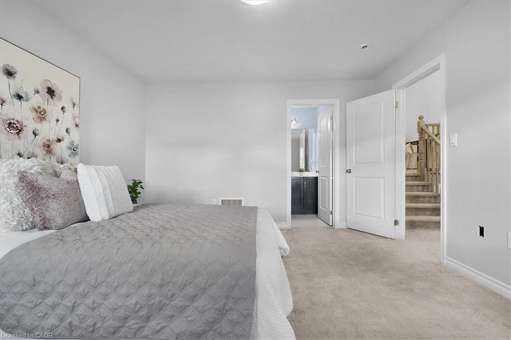 28-324 Equestrian Way, Cambridge, ON - Indoor Photo Showing Bedroom