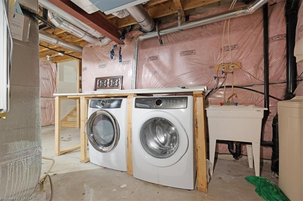 28-324 Equestrian Way, Cambridge, ON - Indoor Photo Showing Laundry Room