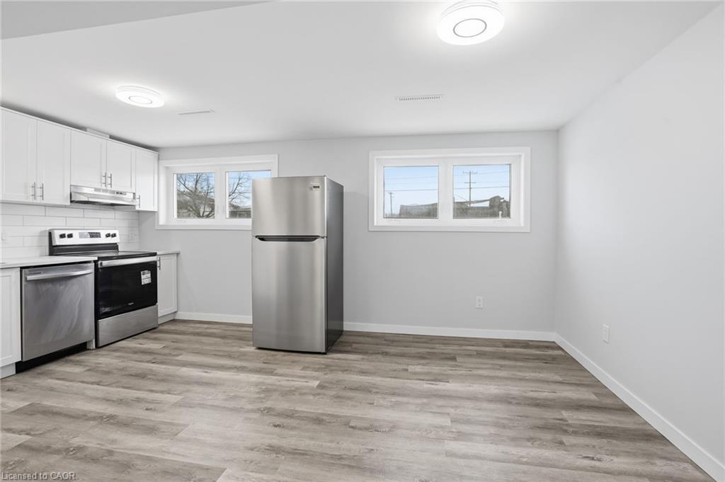93 Wellington Street, Welland, ON - Indoor Photo Showing Kitchen With Stainless Steel Kitchen