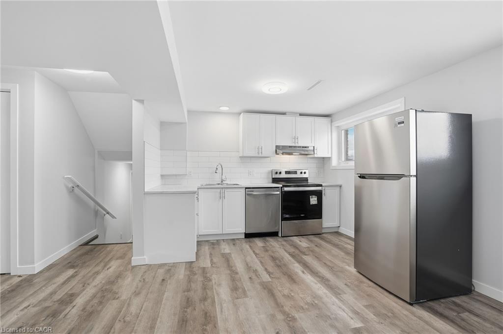 93 Wellington Street, Welland, ON - Indoor Photo Showing Kitchen With Stainless Steel Kitchen