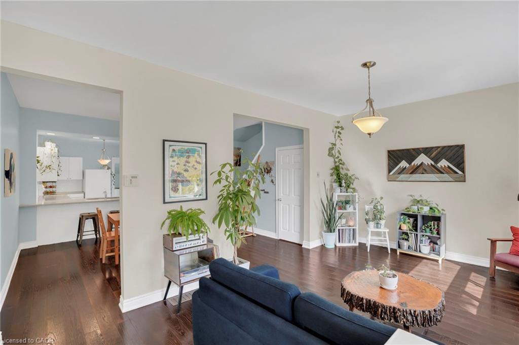 22 Liberty Street, Hamilton, ON - Indoor Photo Showing Living Room