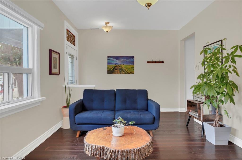 22 Liberty Street, Hamilton, ON - Indoor Photo Showing Living Room