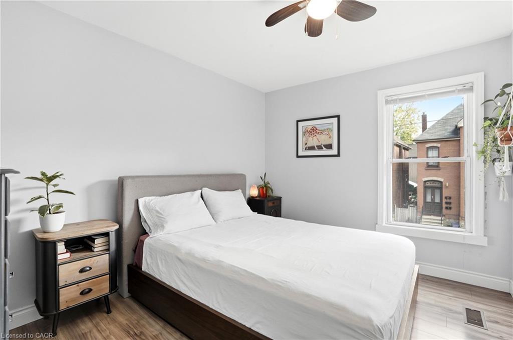 22 Liberty Street, Hamilton, ON - Indoor Photo Showing Bedroom