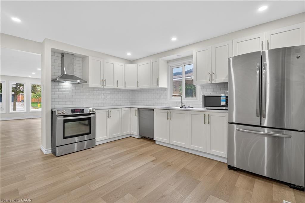 120 Westheights Drive, Kitchener, ON - Indoor Photo Showing Kitchen With Upgraded Kitchen