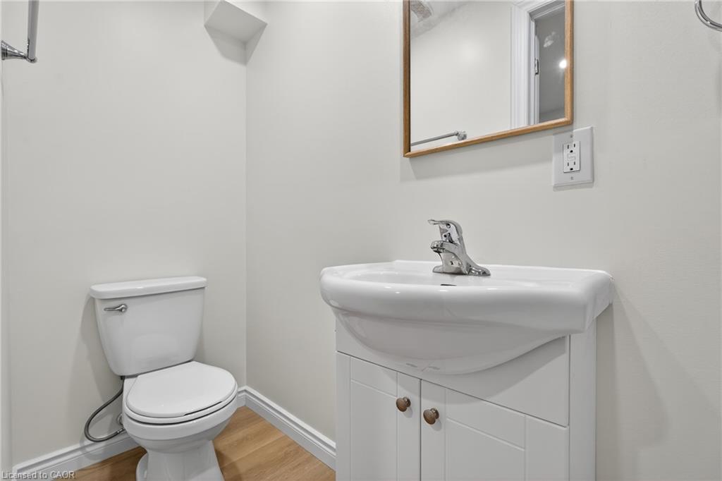 120 Westheights Drive, Kitchener, ON - Indoor Photo Showing Bathroom