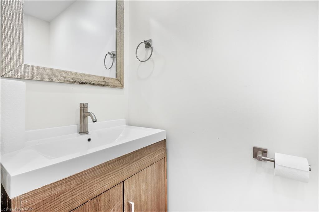 120 Westheights Drive, Kitchener, ON - Indoor Photo Showing Bathroom