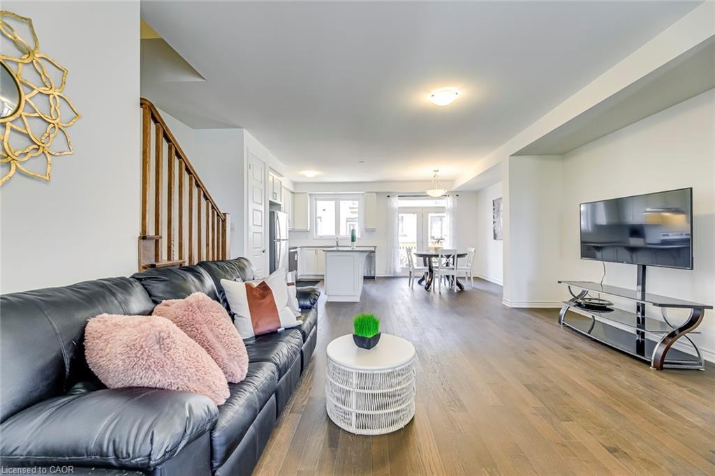 5188 Viola Desmond Drive, Mississauga, ON - Indoor Photo Showing Living Room