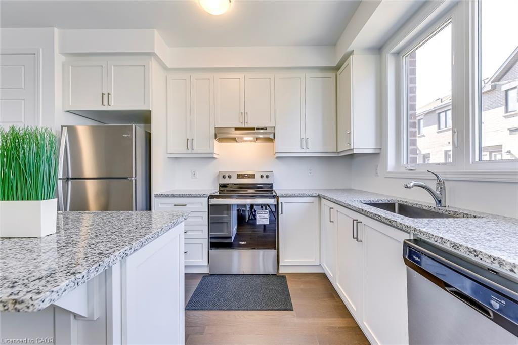 5188 Viola Desmond Drive, Mississauga, ON - Indoor Photo Showing Kitchen With Upgraded Kitchen