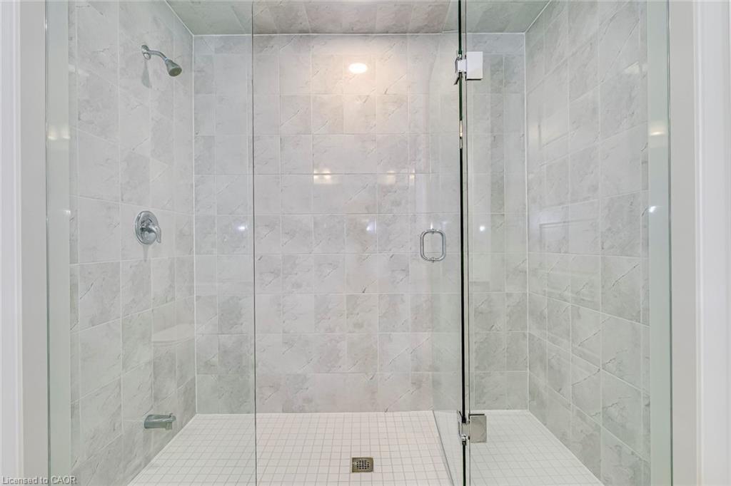 5188 Viola Desmond Drive, Mississauga, ON - Indoor Photo Showing Bathroom