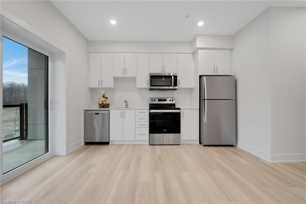 519-1100 Lackner Place, Kitchener, ON - Indoor Photo Showing Kitchen