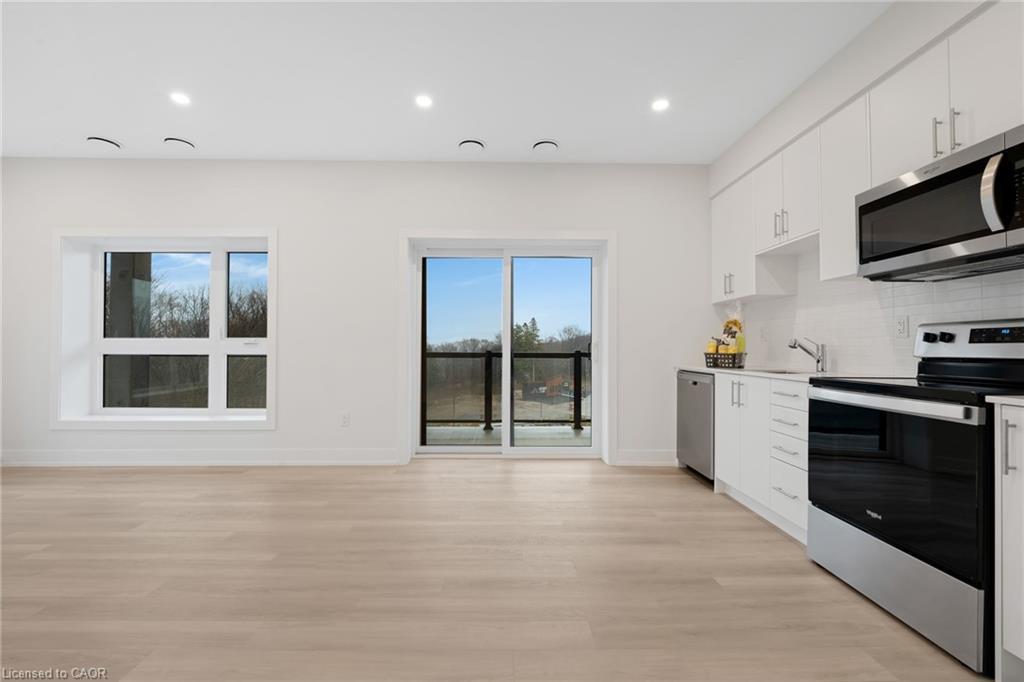 519-1100 Lackner Place, Kitchener, ON - Indoor Photo Showing Kitchen