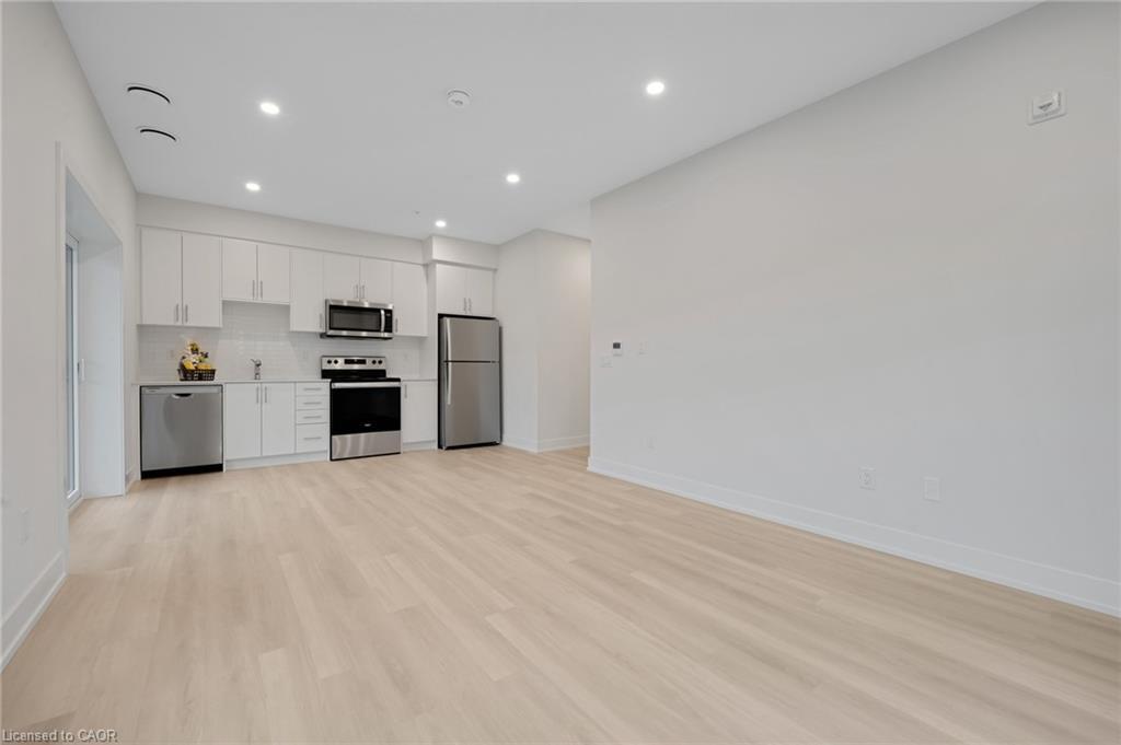 519-1100 Lackner Place, Kitchener, ON - Indoor Photo Showing Kitchen