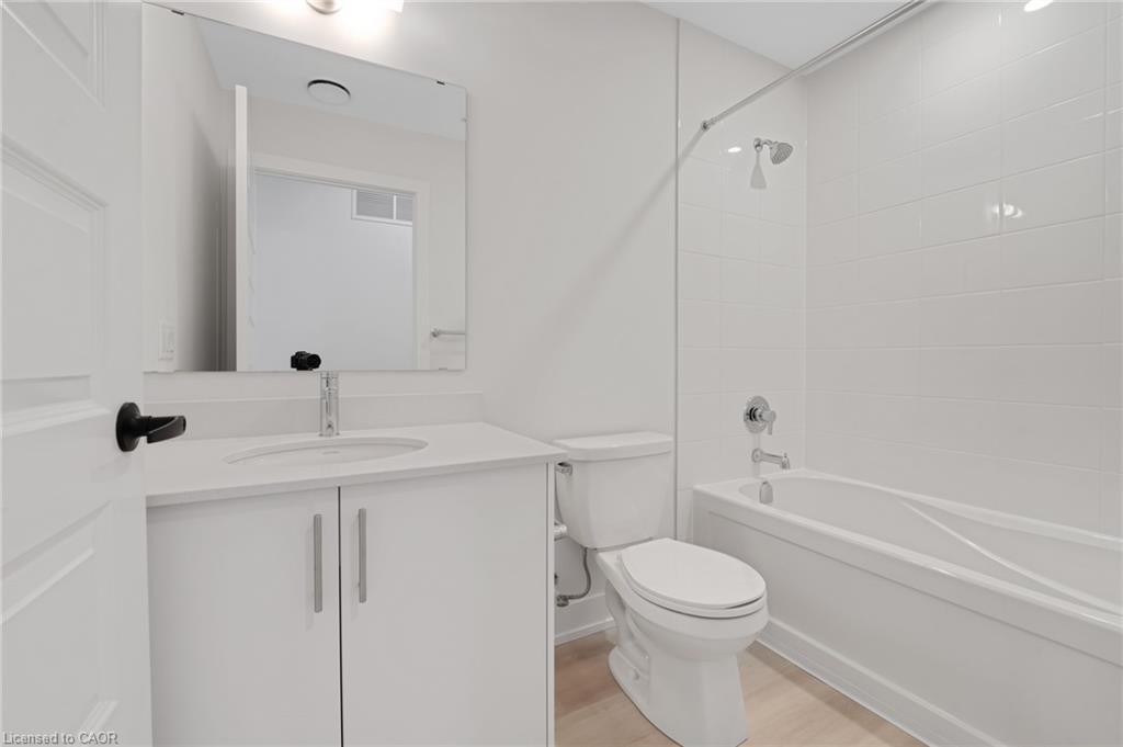 519-1100 Lackner Place, Kitchener, ON - Indoor Photo Showing Bathroom