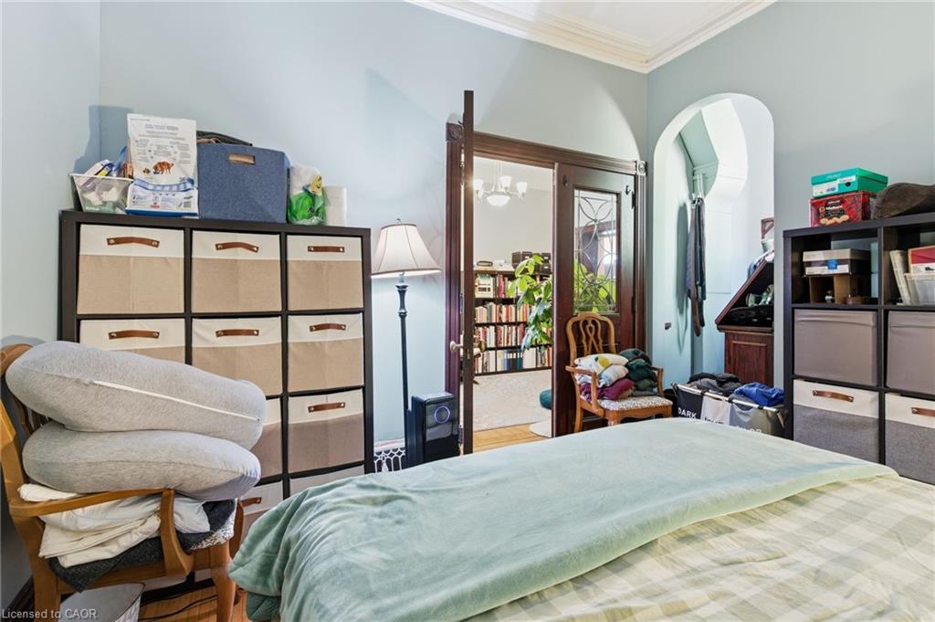 30 Ontario Avenue, Hamilton, ON - Indoor Photo Showing Bedroom