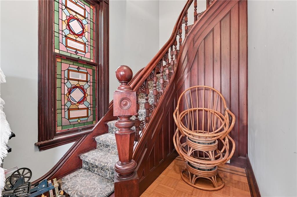 30 Ontario Avenue, Hamilton, ON - Indoor Photo Showing Other Room