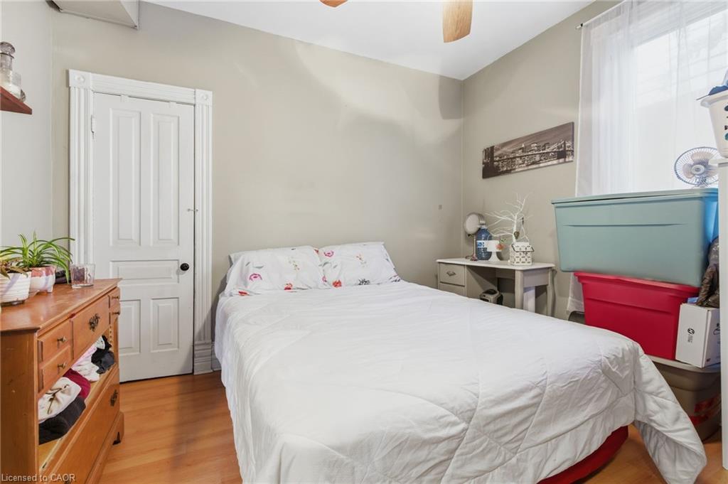 30 Ontario Avenue, Hamilton, ON - Indoor Photo Showing Bedroom