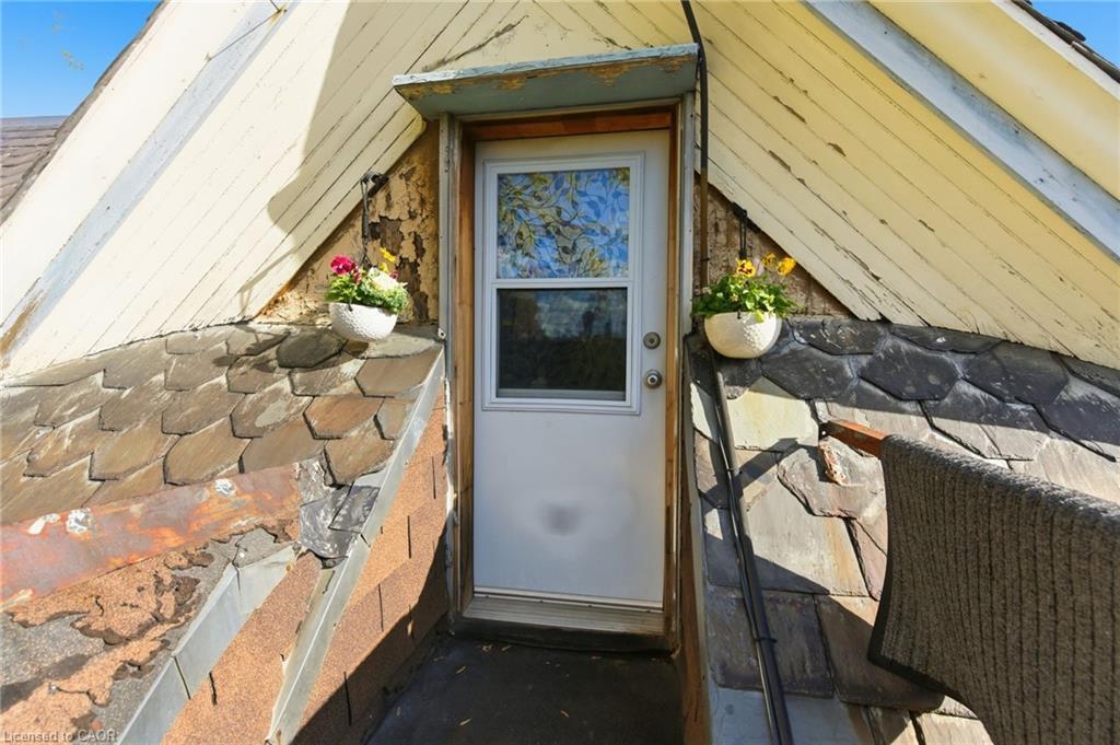 30 Ontario Avenue, Hamilton, ON - Outdoor