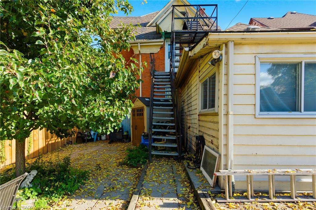 30 Ontario Avenue, Hamilton, ON - Outdoor