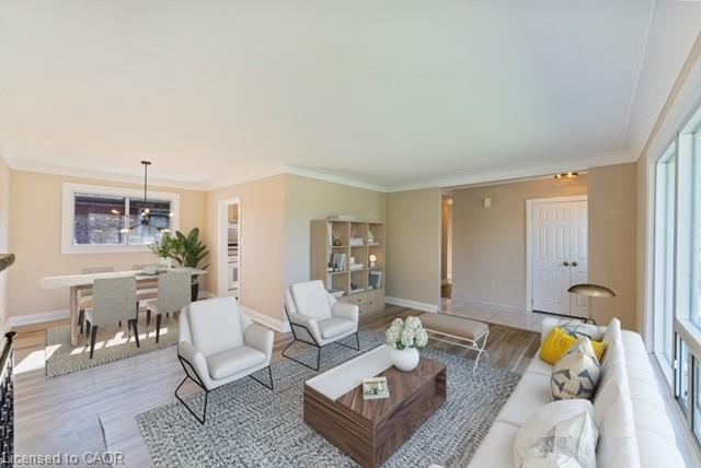 131 Sanatorium Road, Hamilton, ON - Indoor Photo Showing Living Room
