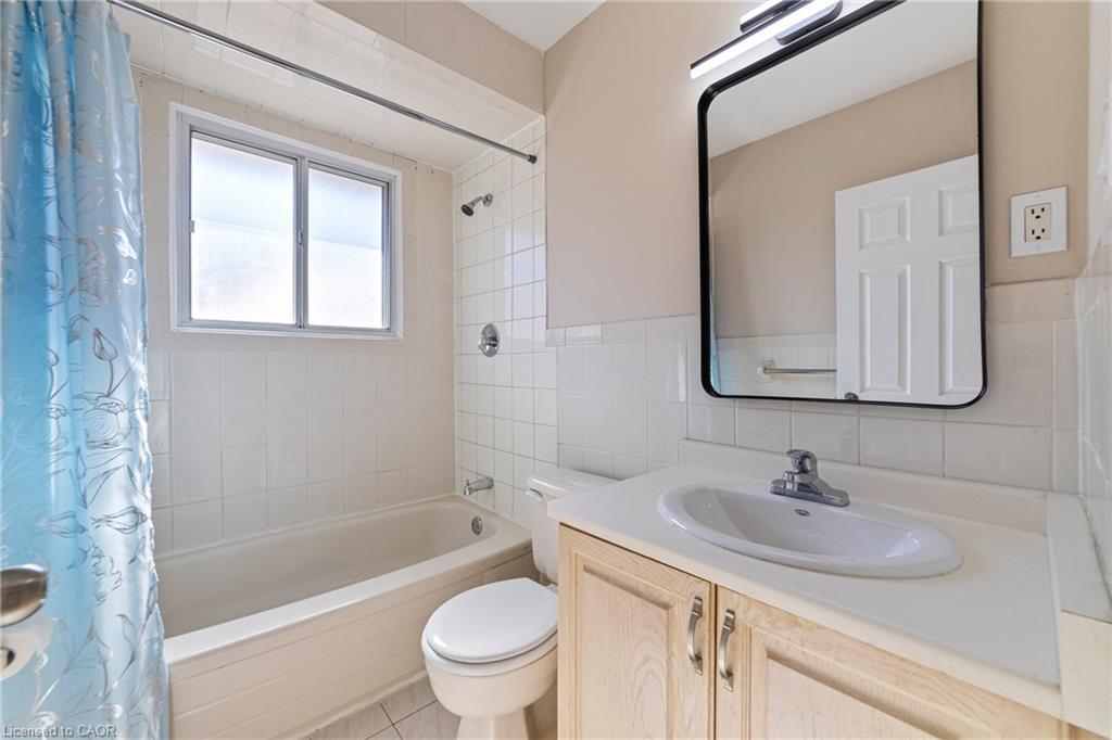 131 Sanatorium Road, Hamilton, ON - Indoor Photo Showing Bathroom
