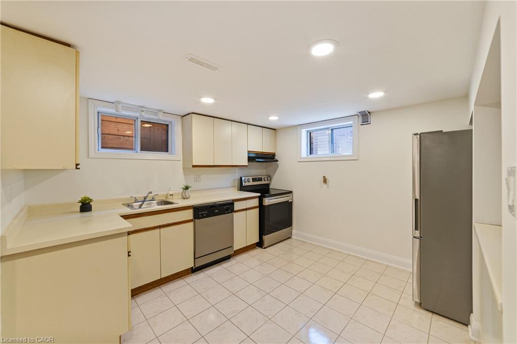 131 Sanatorium Road, Hamilton, ON - Indoor Photo Showing Kitchen