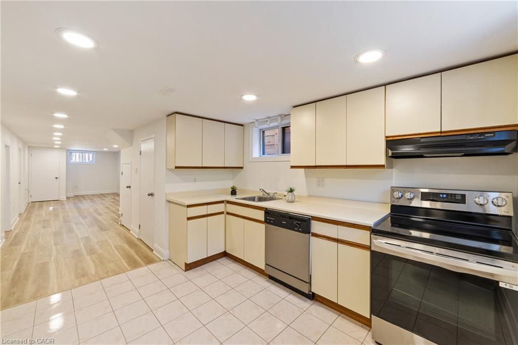 131 Sanatorium Road, Hamilton, ON - Indoor Photo Showing Kitchen