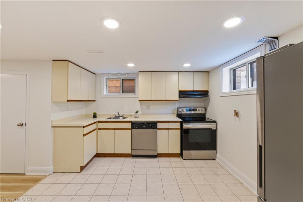 131 Sanatorium Road, Hamilton, ON - Indoor Photo Showing Kitchen