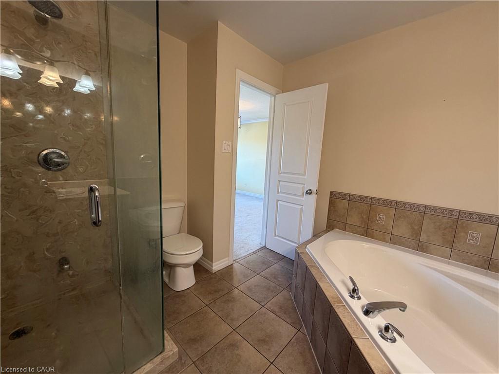 55-105 Pinnacle Drive, Kitchener, ON - Indoor Photo Showing Bathroom