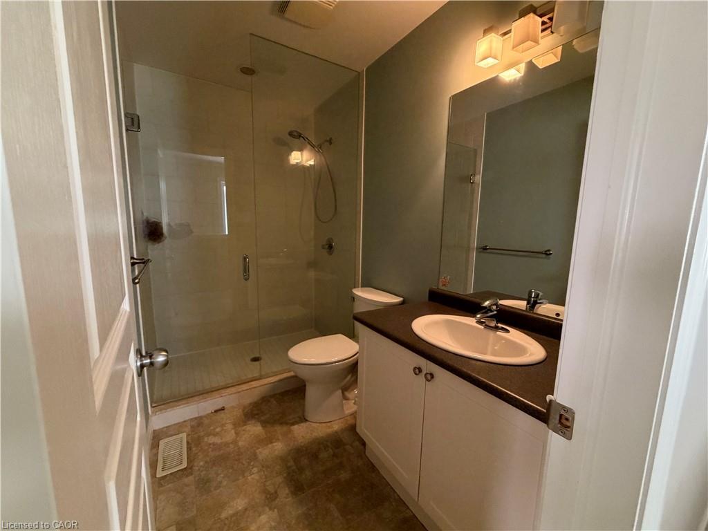 55-105 Pinnacle Drive, Kitchener, ON - Indoor Photo Showing Bathroom