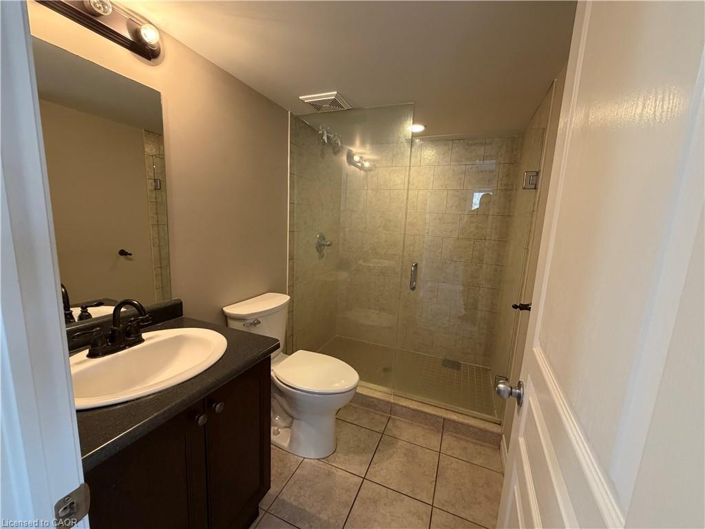 55-105 Pinnacle Drive, Kitchener, ON - Indoor Photo Showing Bathroom