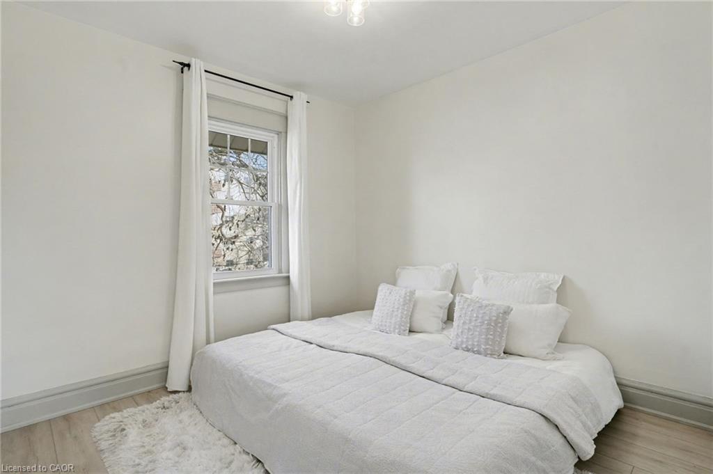 39 Fielden Avenue, Port Colborne, ON - Indoor Photo Showing Bedroom