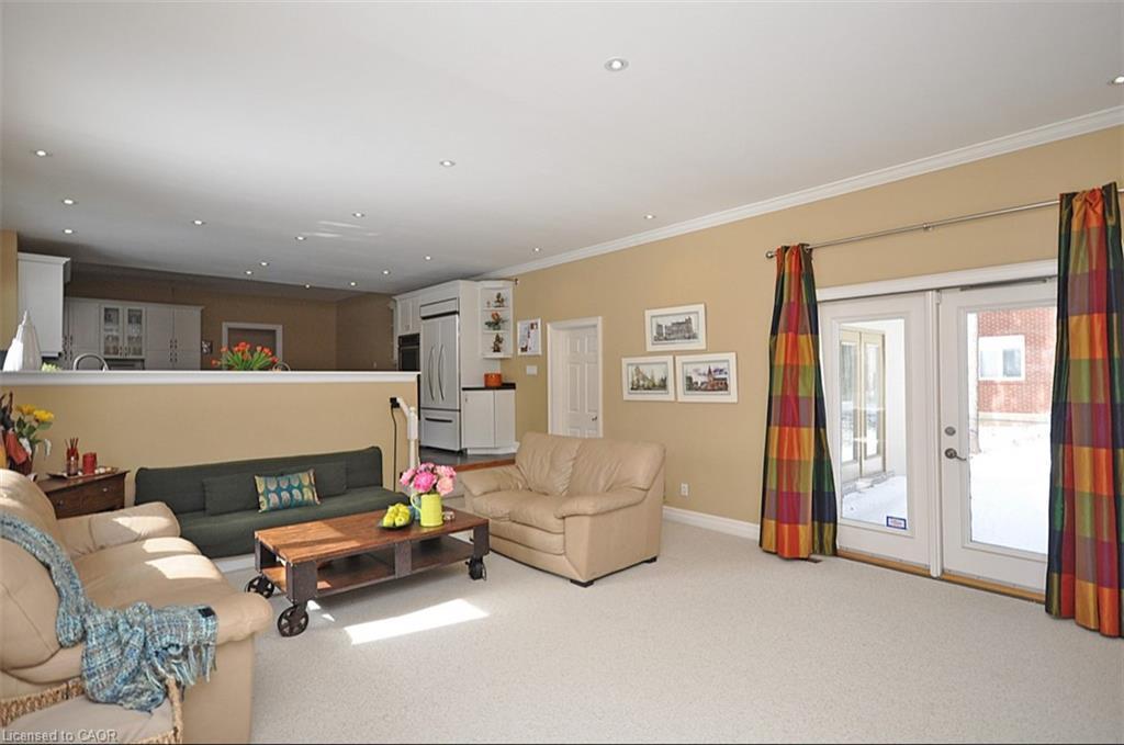 225 Forestwood Drive, Oakville, ON - Indoor Photo Showing Living Room