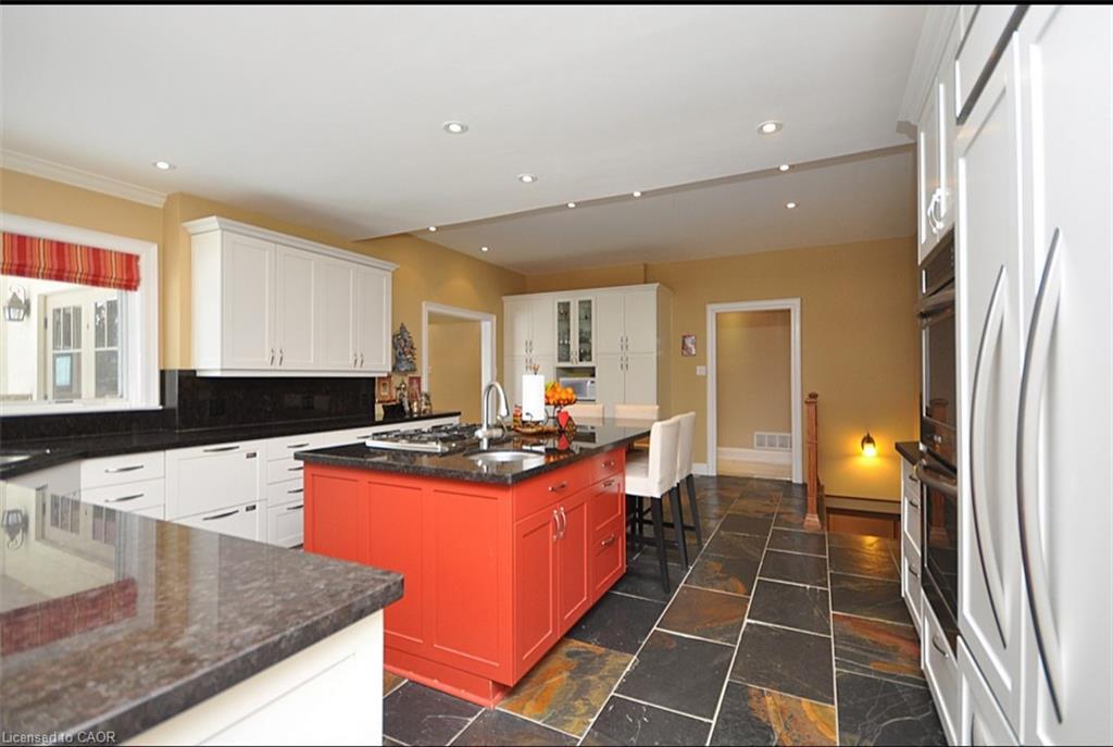 225 Forestwood Drive, Oakville, ON - Indoor Photo Showing Living Room