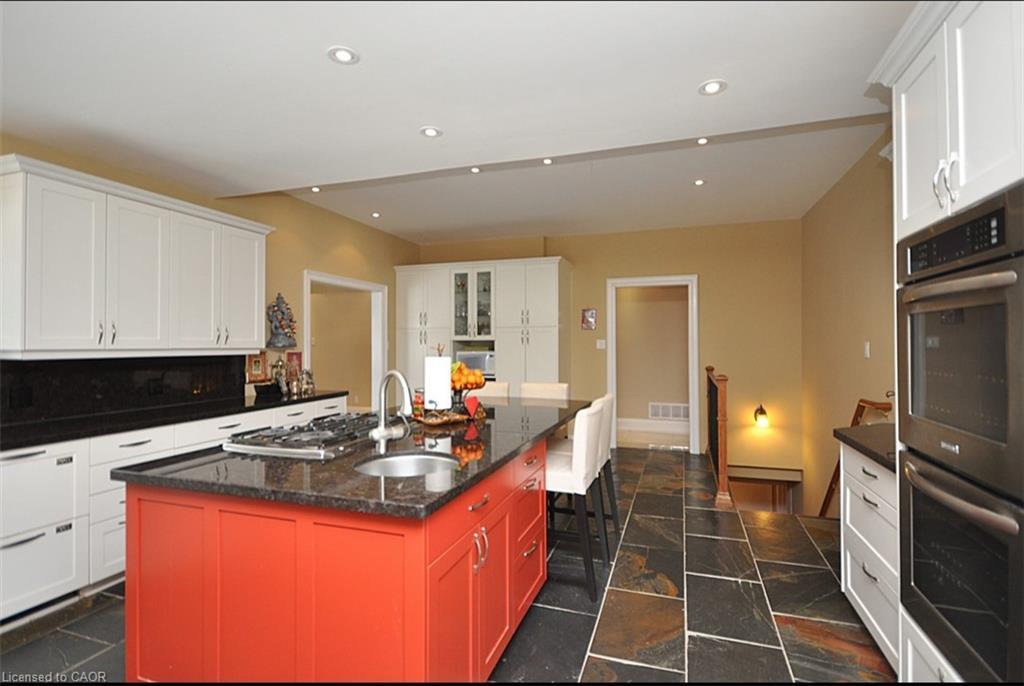 225 Forestwood Drive, Oakville, ON - Indoor Photo Showing Kitchen