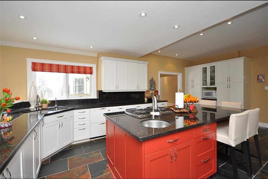 225 Forestwood Drive, Oakville, ON - Indoor Photo Showing Kitchen