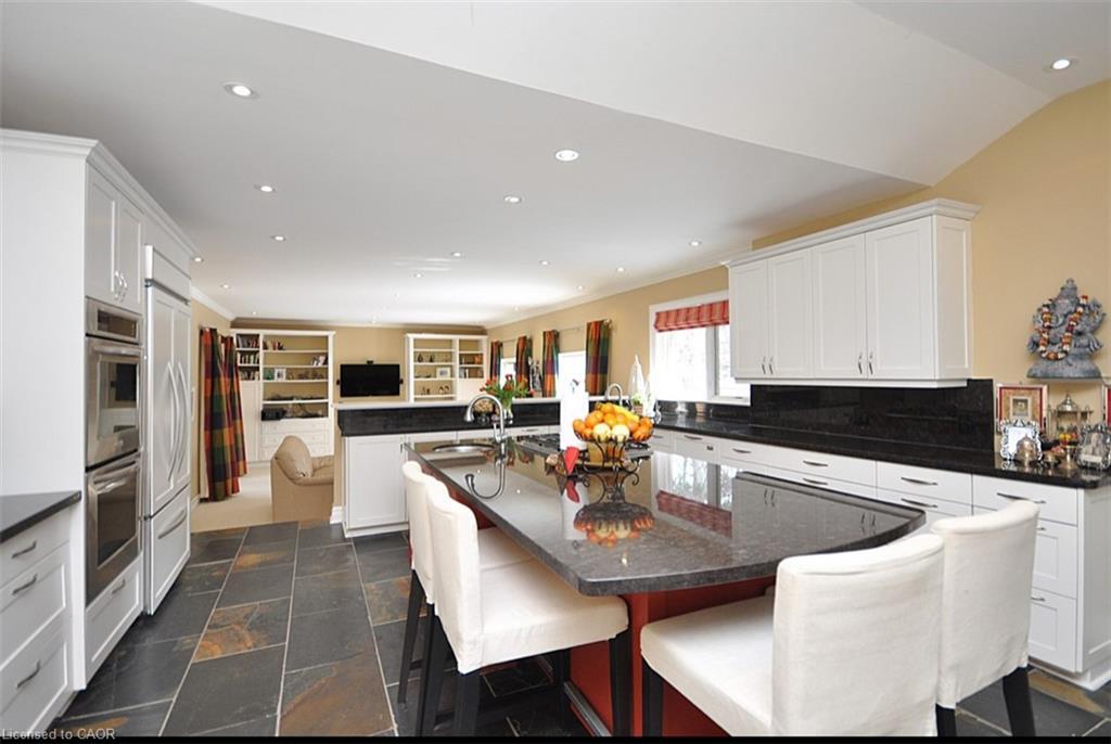 225 Forestwood Drive, Oakville, ON - Indoor Photo Showing Kitchen