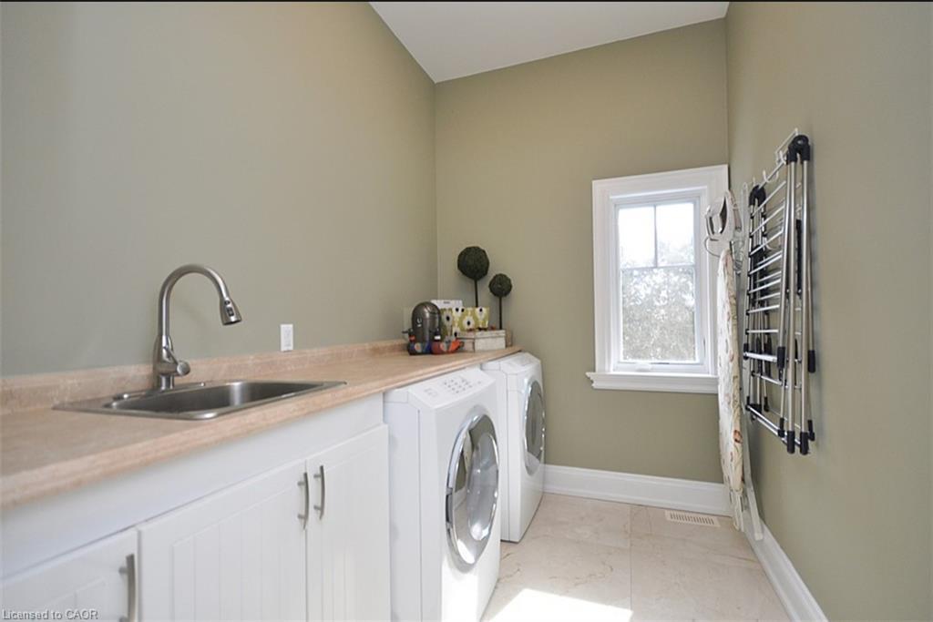 225 Forestwood Drive, Oakville, ON - Indoor Photo Showing Other Room